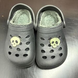 Crocs‎ Black and Grey Clogs